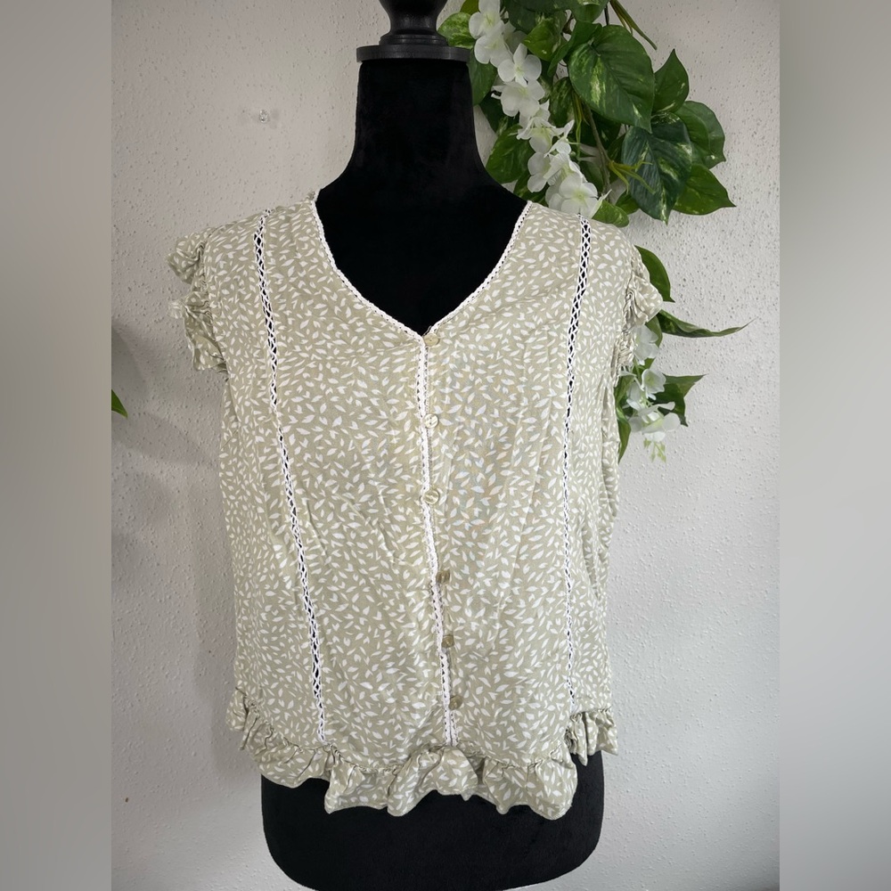 Fun & Flirt Top L Sage Green Ruffle Button Viscose Boho Cottagecore
